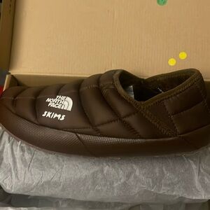 The North face X SKIMS Thermoball Traction Mule V